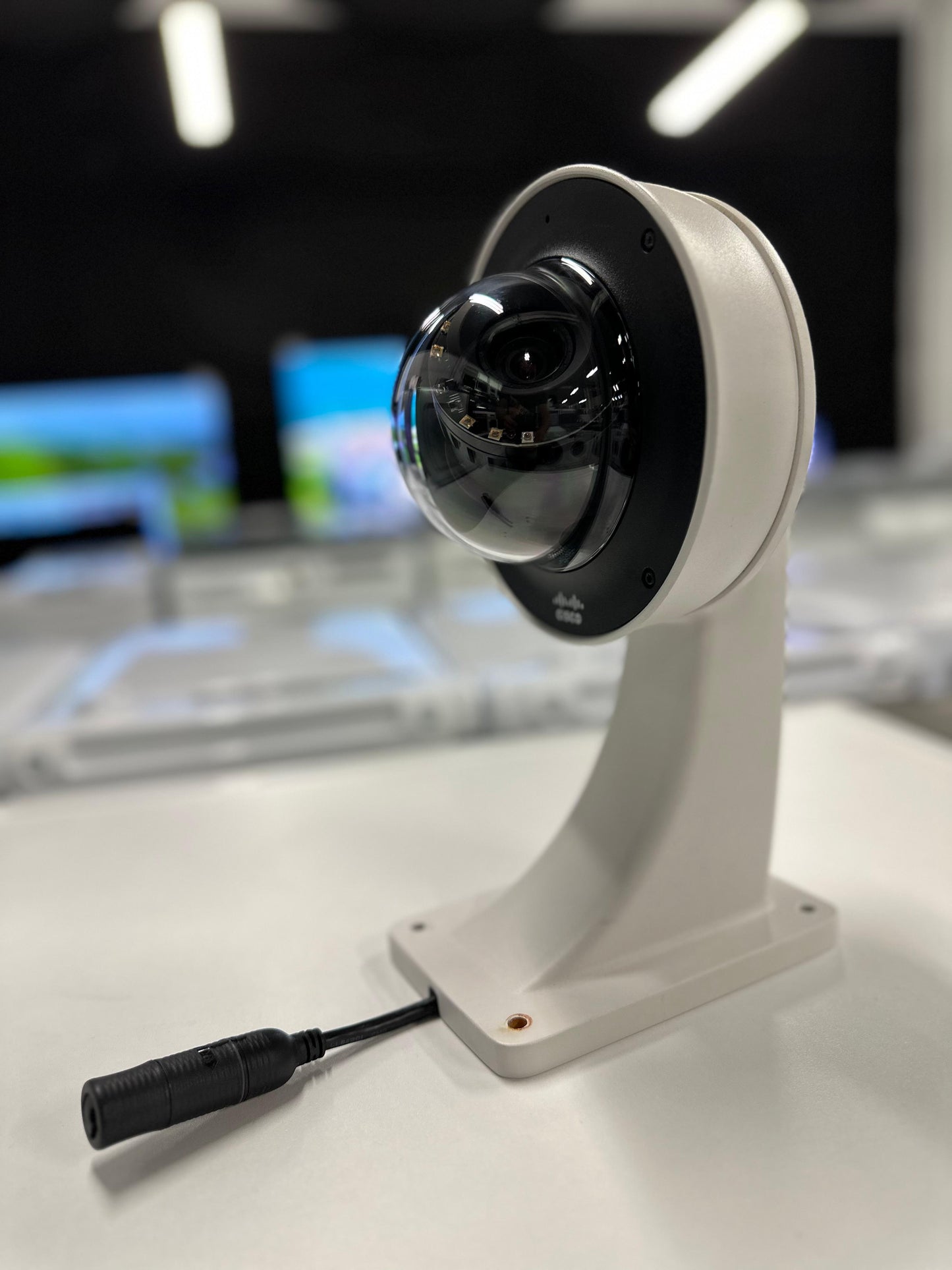 Camera inteligenta de securitate de exterior – Cisco Meraki MV22X, include suport pentru montare exterior